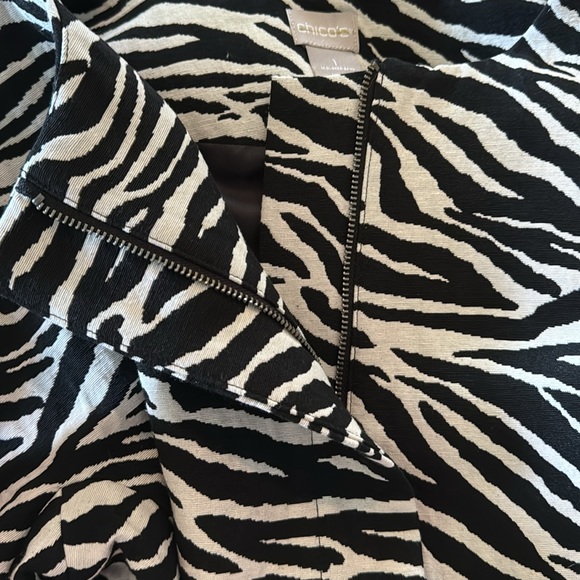 Chico’s Blazer 1 zebra zip front jacquard 8/10 black off-white M - Picture 8 of 8
